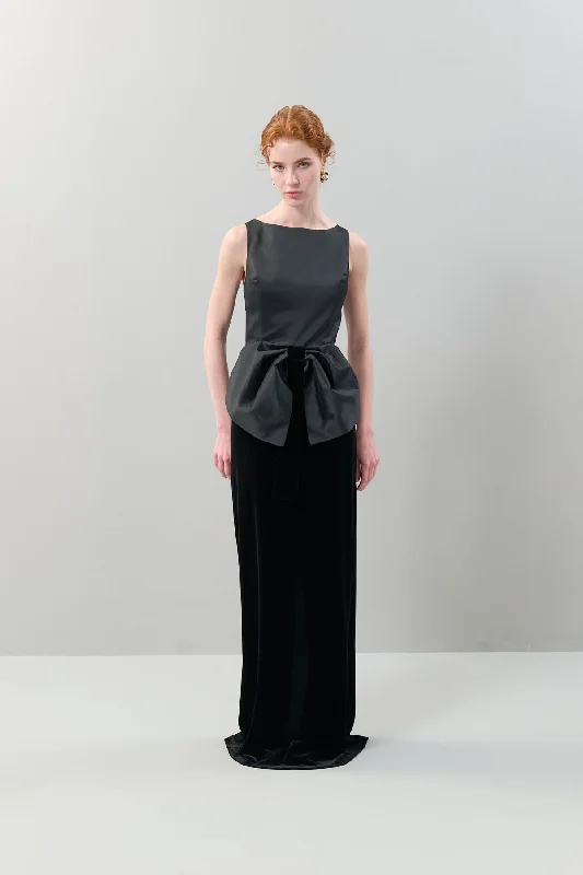 Blowout Deals Black Velvet Dress with Bow Detail