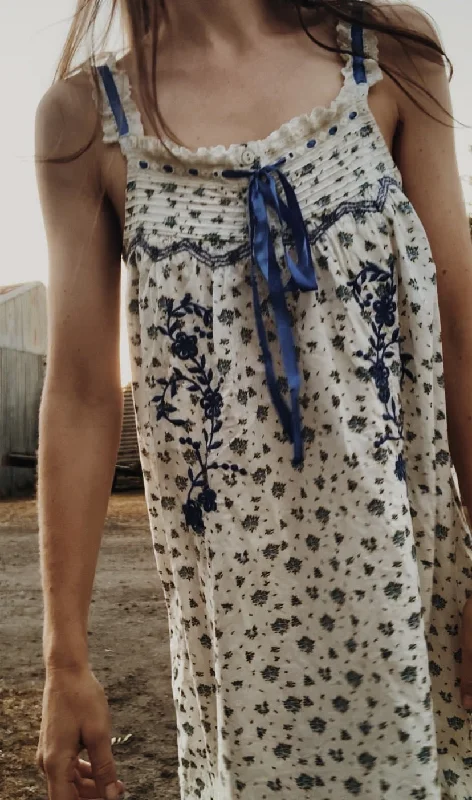 Special Discount 100% RECYCLED COTTON - NIGHTINGALE HAND SMOCKED MIDI DRESS BLUE ROSE FLORAL Special Discount 100% RECYCLED COTTON - NIGHTINGALE HAND SMOCKED MIDI DRESS BLUE ROSE FLORAL